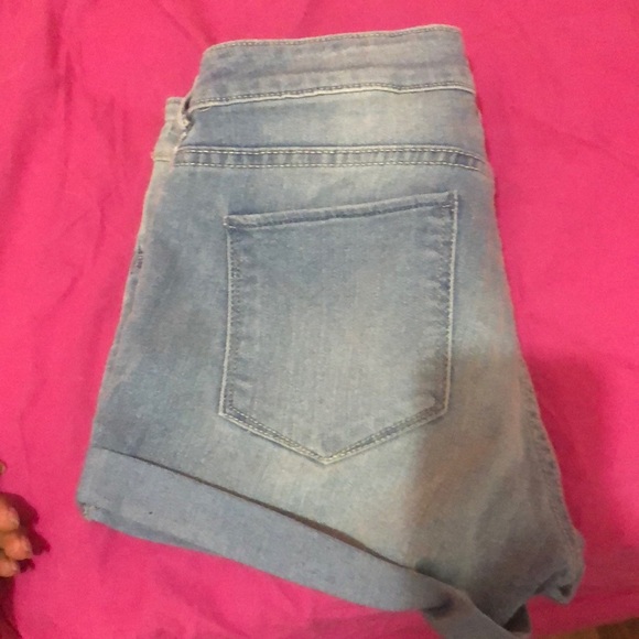 Denim cuffed shorts - Picture 3 of 4